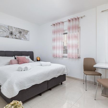 Marine Lux Apartments Пула Экстерьер фото