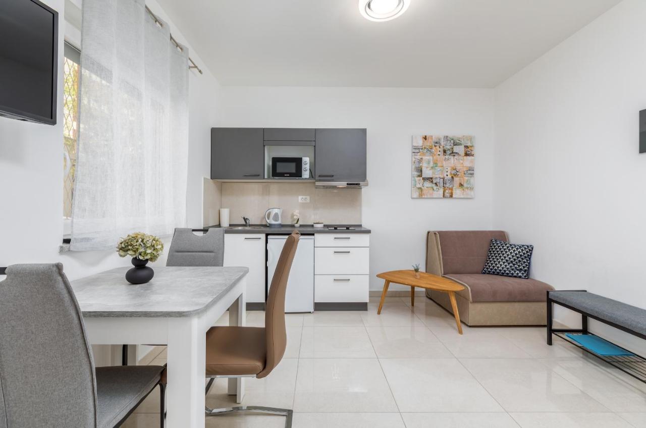 Marine Lux Apartments Пула Экстерьер фото