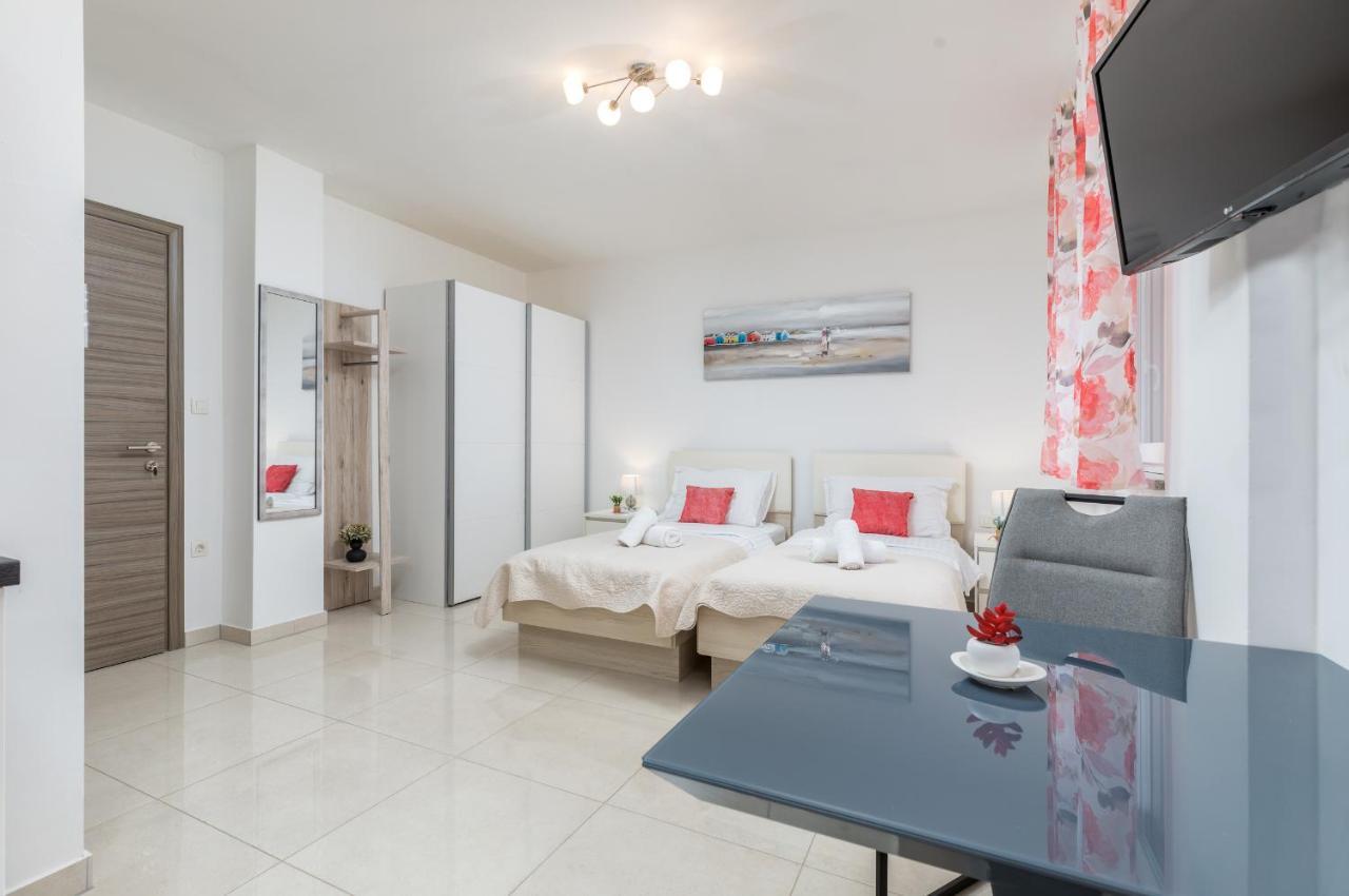 Marine Lux Apartments Пула Экстерьер фото