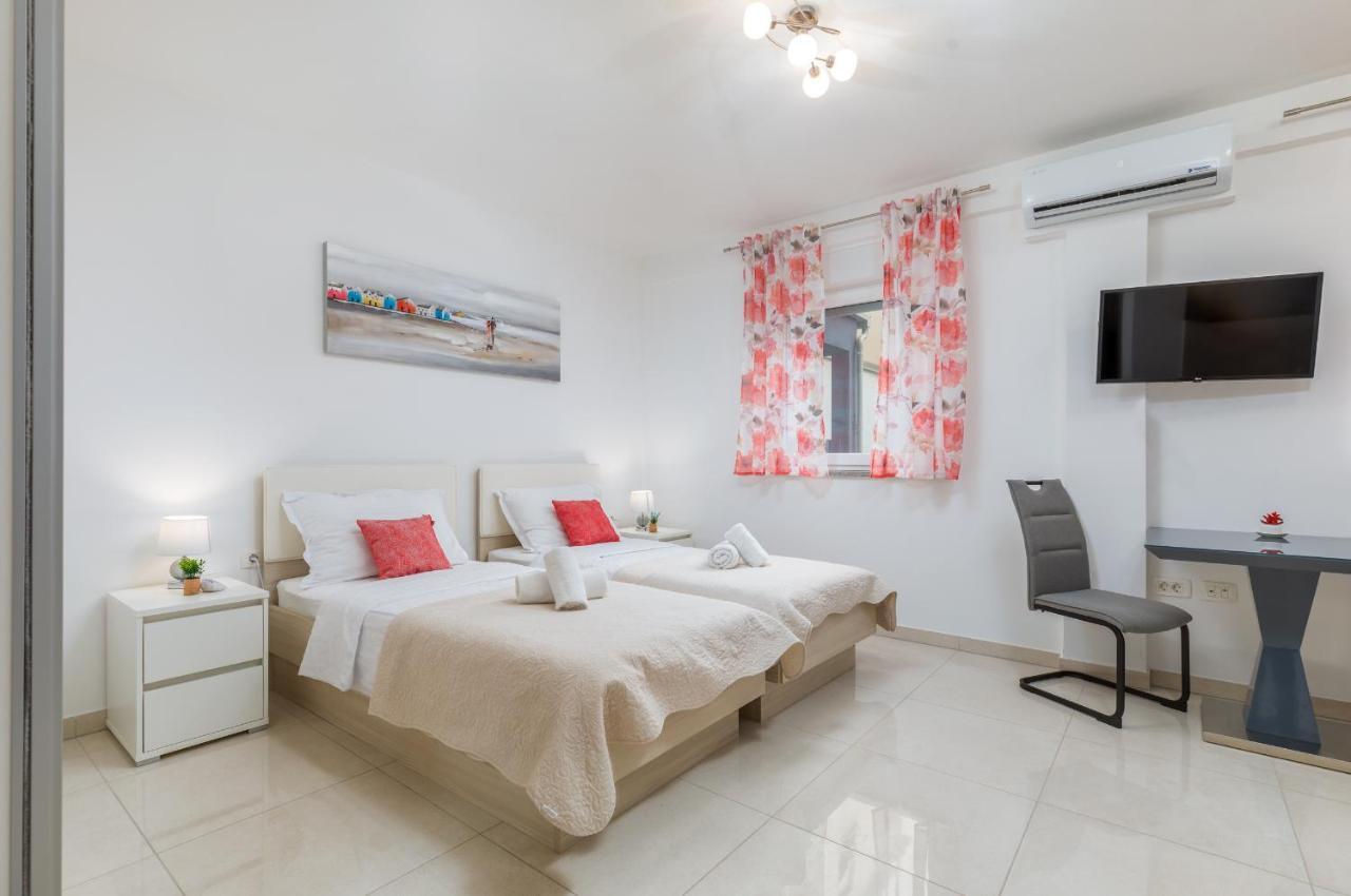 Marine Lux Apartments Пула Экстерьер фото